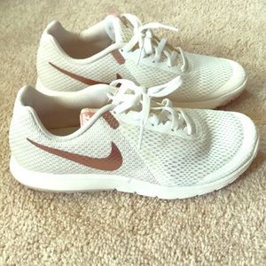 Women’s Nike Tennis Shoes